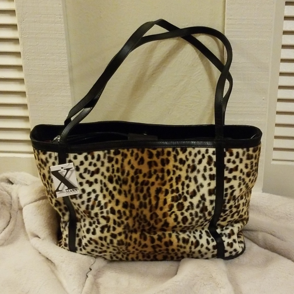 MAXX NEW YORK leopard print textured hand bag